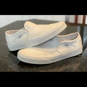 Women’s size 8 Vans white slip on canvas sneakers